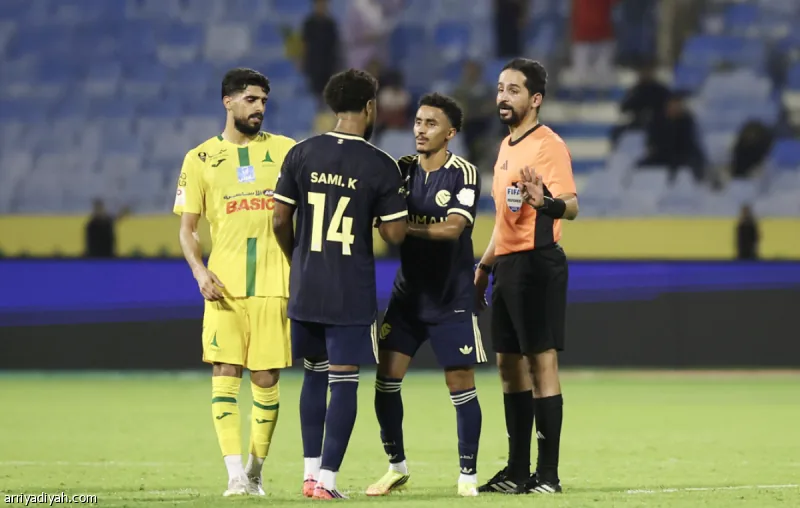 الحمدان أنقذ فريقه من الخسارة.. النصر يلحق بالتعادل أمام الخليج
